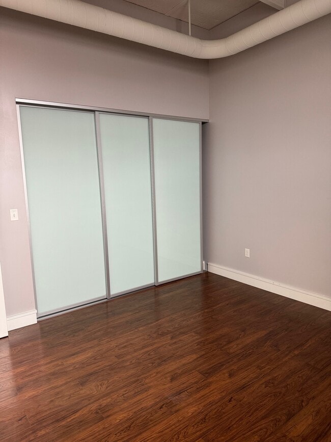 246 E Main St, Unit 302 in Galesburg, IL - Foto de edificio - Building Photo