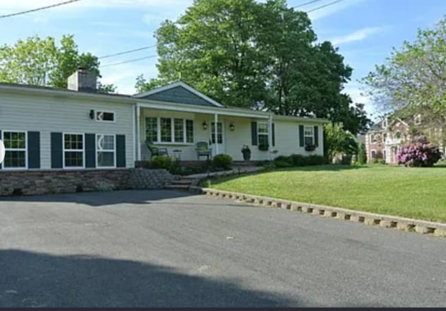 2255 Engle Rd in Fallston, MD - Foto de edificio - Building Photo