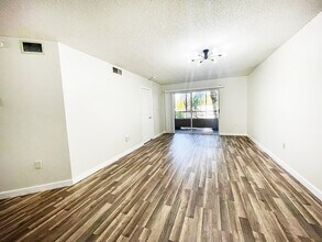 2810 N Oakland Forest Dr, Unit 207 in Oakland Park, FL - Foto de edificio - Building Photo