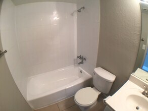 9441-944176 SW 76th St in Miami, FL - Building Photo - Building Photo