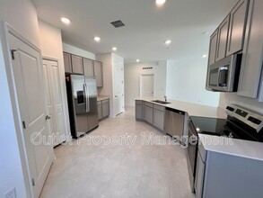 1521 Peach Crk Dr in Osteen, FL - Building Photo - Building Photo