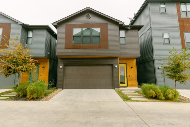 property at 203 Nogalitos St