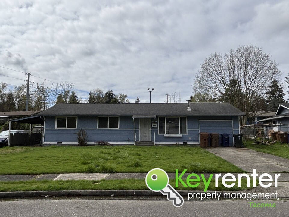 6142 S Ainsworth Ave in Tacoma, WA - Foto de edificio