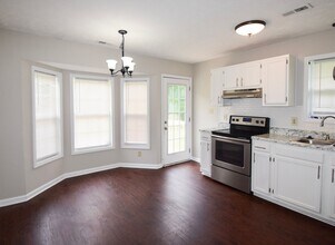 5935 Bloomsbury Dr in Fayetteville, NC - Building Photo - Building Photo