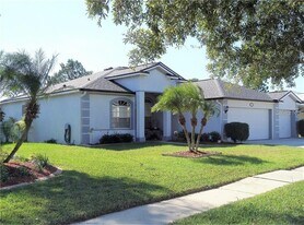10916 Sailbrooke Dr in Riverview, FL - Building Photo