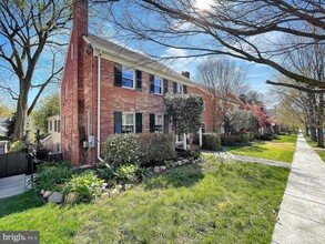 3416 Legation St NW in Washington, DC - Foto de edificio - Building Photo