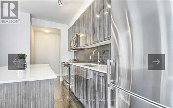 9471 Yonge St in Richmond Hill, ON - Building Photo - Building Photo