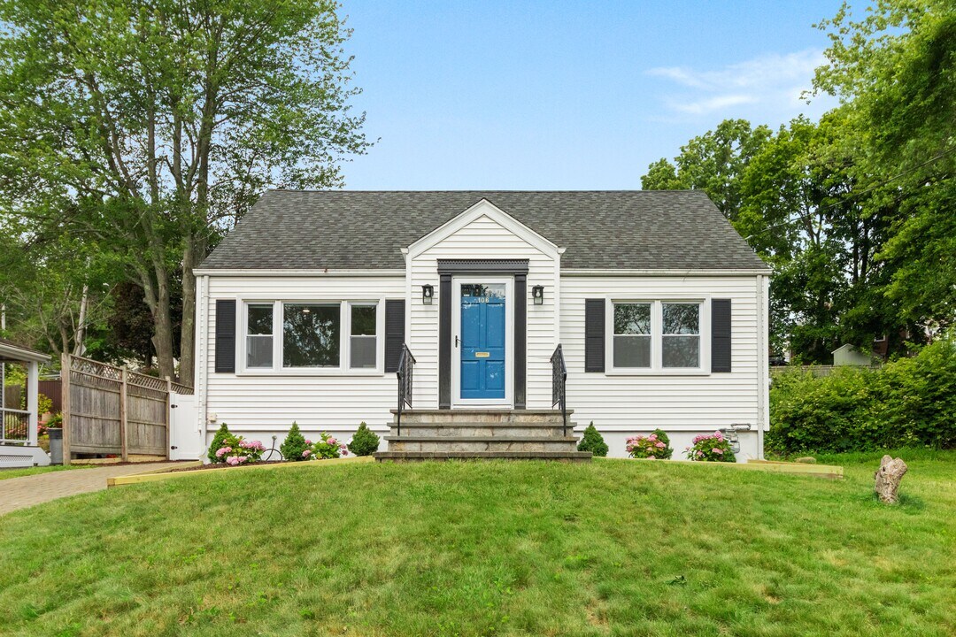 106 Honor Rd in West Haven, CT - Building Photo