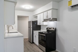 Carriage Park Apartments - Dearborn Heights, MI in Dearborn Heights, MI - Building Photo - Interior Photo