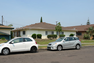 1026 N Shattuck Pl in Orange, CA - Foto de edificio - Building Photo