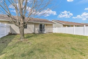 906 Waters Edge Rd in Champaign, IL - Building Photo - Building Photo