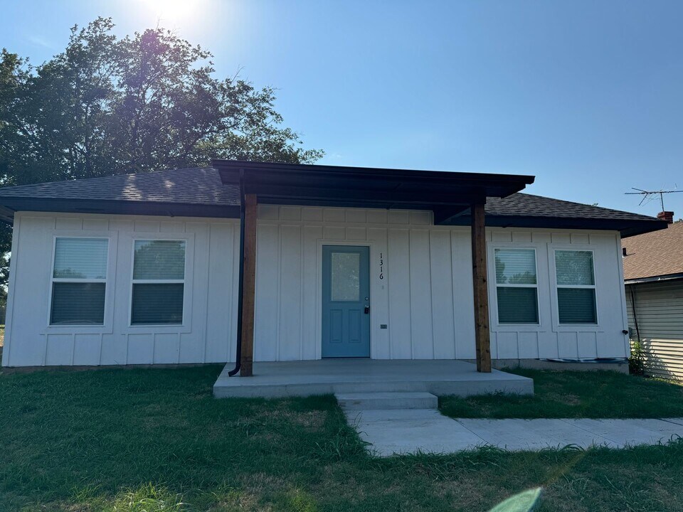 1316 S 13th St in Chickasha, OK - Building Photo