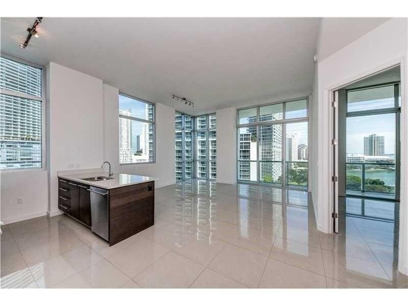 500 Brickell Ave, Unit 1101 in Miami, FL - Building Photo