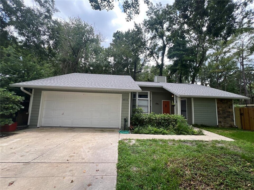 6211 NW 44th Pl in Gainesville, FL - Building Photo
