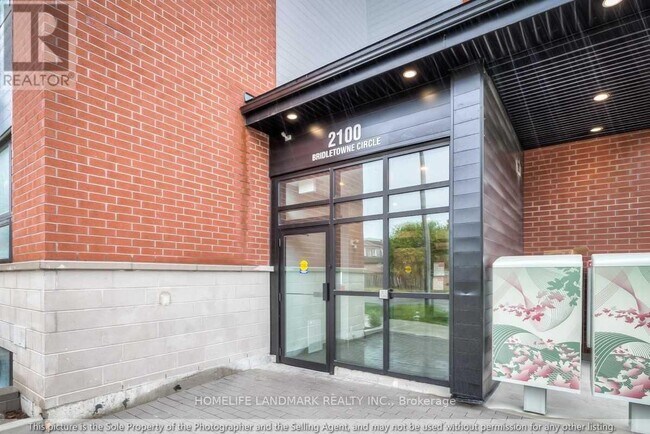 2100 Bridletowne Cir in Toronto, ON - Building Photo - Building Photo