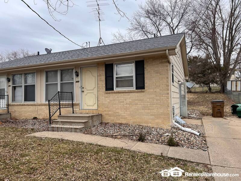 9051 Franklin Ave Photo