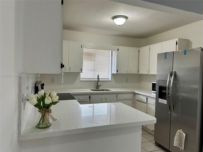 3041 W 76th St in Hialeah, FL - Building Photo - Building Photo
