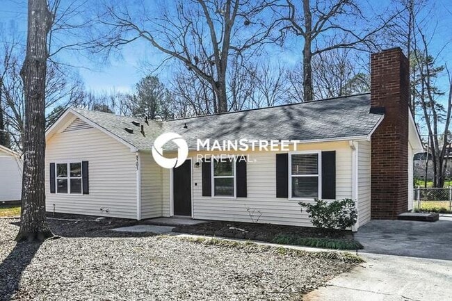 8205 Beacon Hills Rd in Indian Trail, NC - Building Photo - Building Photo