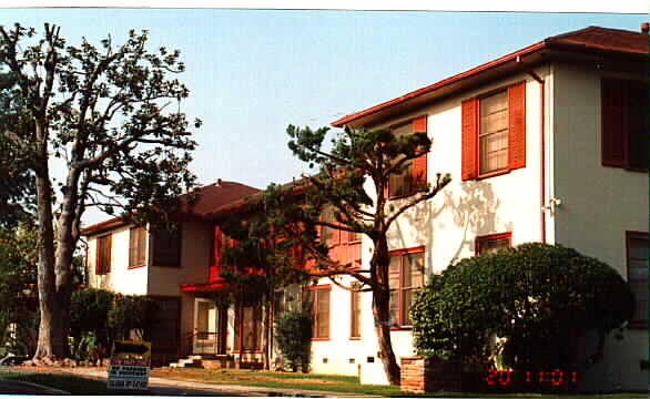 209-211 S Almansor St in Alhambra, CA - Foto de edificio - Building Photo