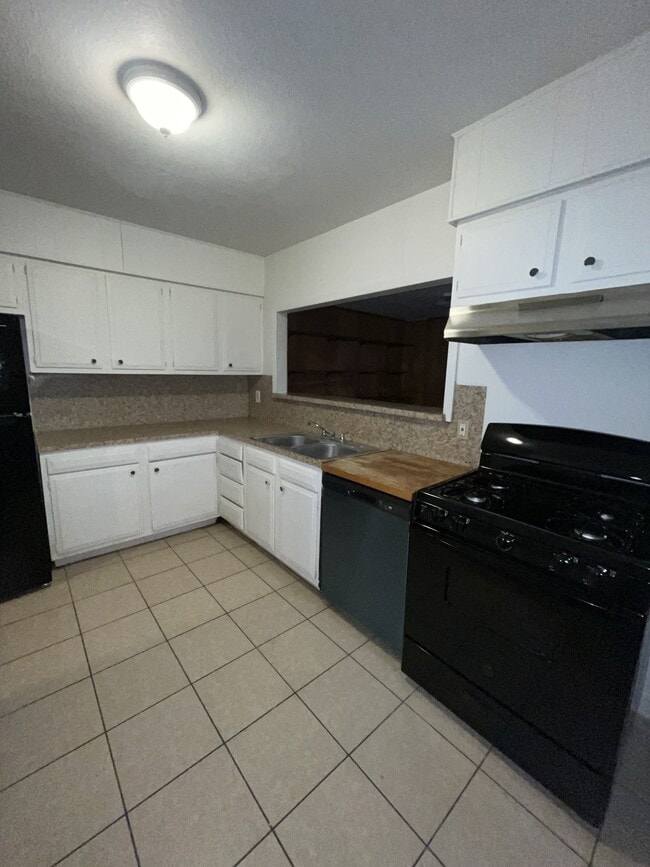 12 Putnam Ave in Orange, TX - Building Photo - Building Photo