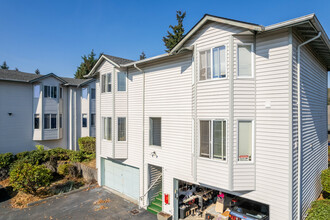 Burgandy Townhomes in Everett, WA - Building Photo - Primary Photo