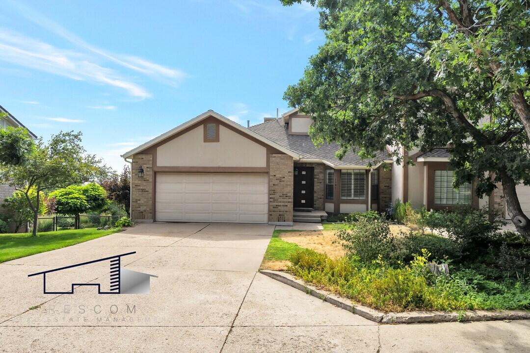 5091 Ridgedale Dr in Ogden, UT - Foto de edificio