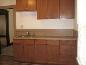 43-2 George St, Unit 2nd flr in Bristol, CT - Building Photo - Building Photo