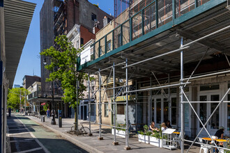 579 Hudson St in New York, NY - Building Photo - Building Photo