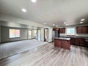 416 S Kansas Loop in East Wenatchee, WA - Building Photo - Building Photo