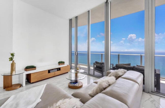 4111 S Ocean Dr in Hollywood, FL - Building Photo - Building Photo