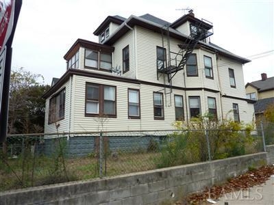 227 William St in Port Chester, NY - Building Photo