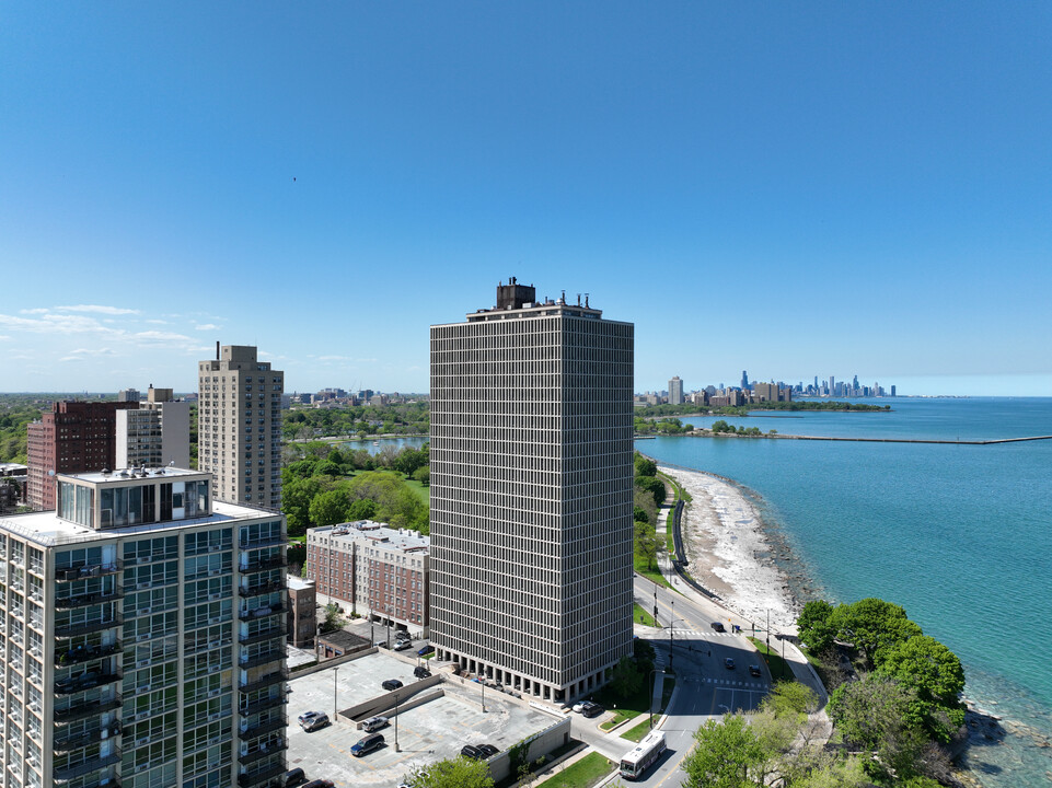 Quadrangle House in Chicago, IL - Building Photo