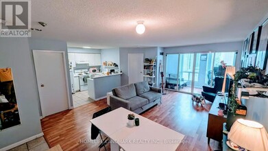 25-2225 Grenville St in Toronto, ON - Building Photo - Building Photo