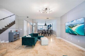 7765 SW 54th Ct in Miami, FL - Foto de edificio - Building Photo