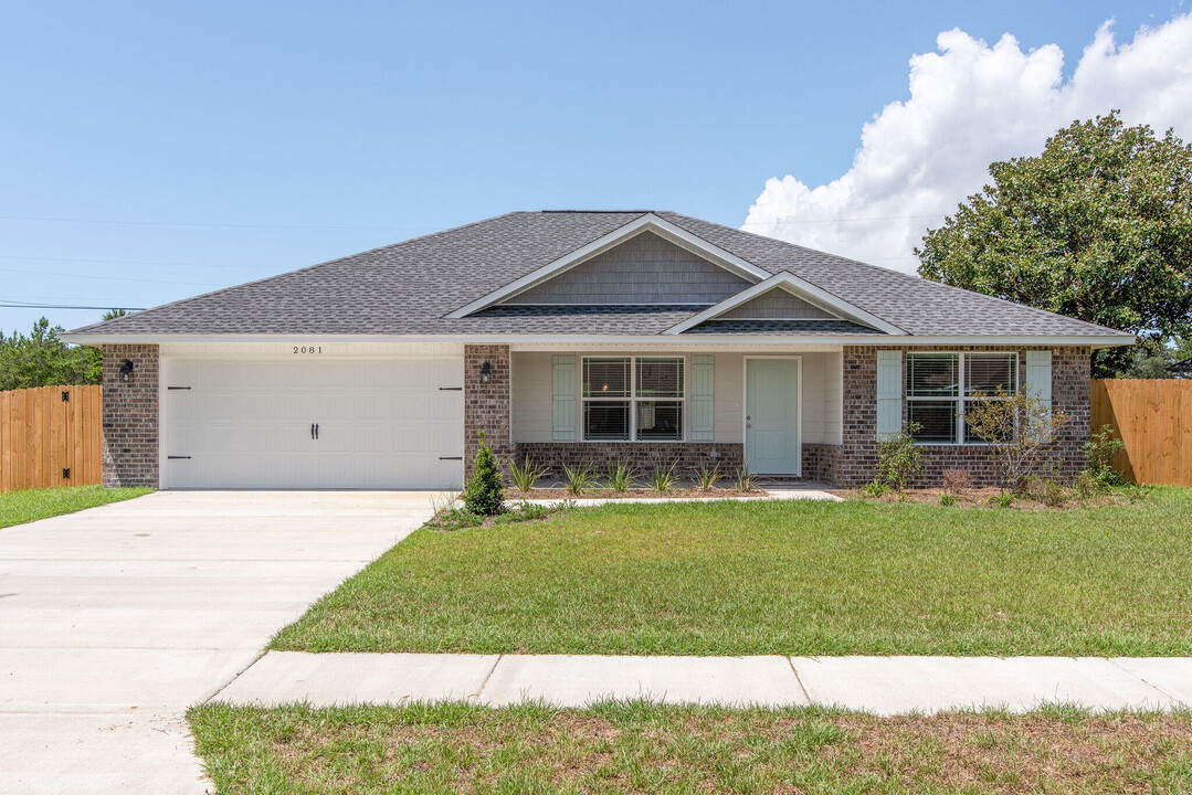 2081 Bella Breeze Ct in Navarre, FL - Building Photo