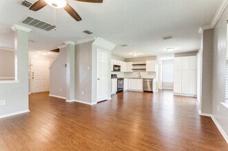 9361 Sundial Dr in Fort Worth, TX - Foto de edificio - Building Photo
