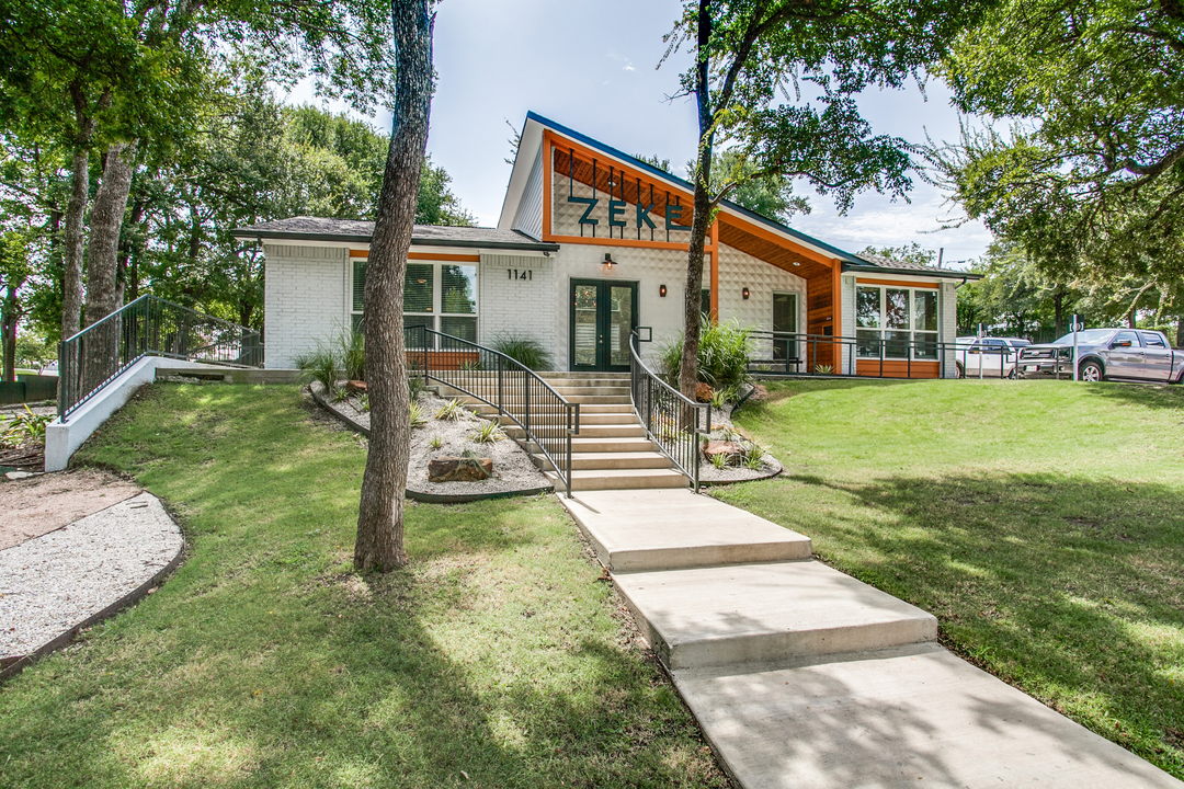 Zeke Apartments in Dallas, TX - Building Photo