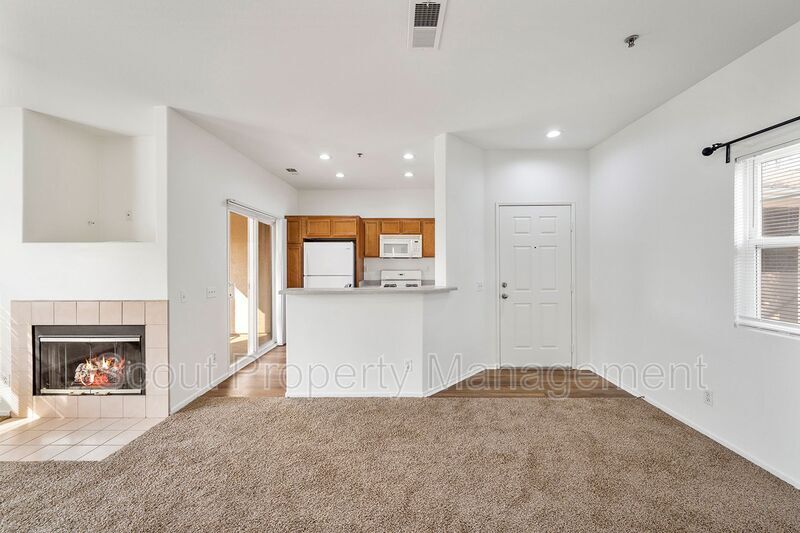 26380 Arboretum Way in Murrieta, CA - Building Photo