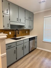 8303 Mountain Pass in Riverdale, GA - Foto de edificio - Building Photo