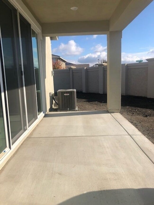 6902 Tailwind Ln in Stockton, CA - Building Photo - Building Photo