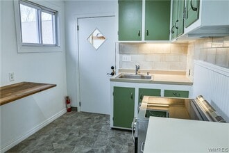 21 Center St, Unit Upper in Angola, NY - Building Photo - Building Photo