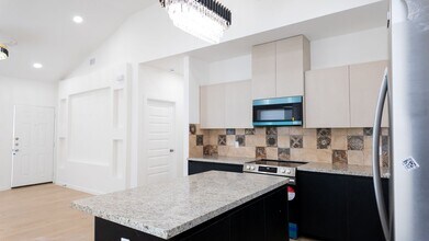 612 Moar Dr in Weslaco, TX - Foto de edificio - Building Photo