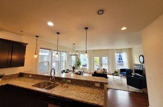 1665 Bayview Ave in Blaine, WA - Building Photo - Building Photo
