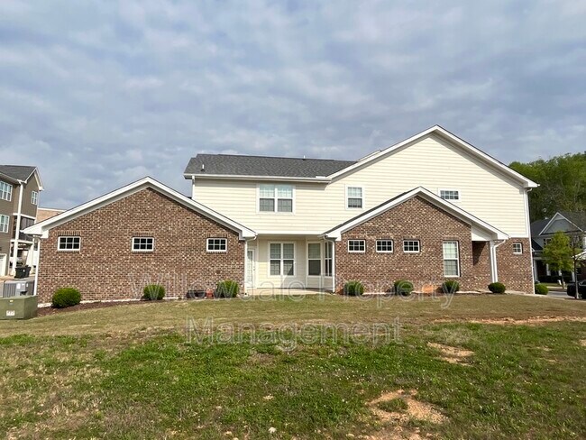 106 Spring Pine Ln in Holly Springs, NC - Foto de edificio - Building Photo