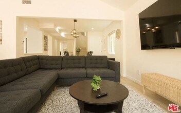 9042 Phyllis Ave in West Hollywood, CA - Building Photo - Building Photo