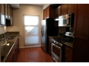 114 Glashaus Loop in Emeryville, CA - Building Photo - Building Photo