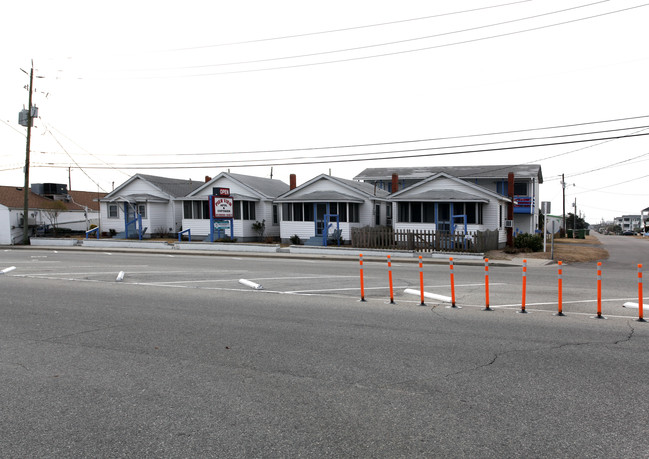 Pier View Apartments & Cottages in Kure Beach, NC - Building Photo - Building Photo