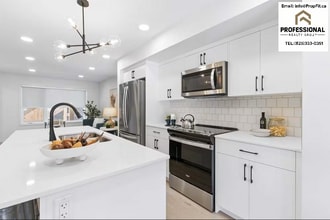 7462 Klapstein Cres SW in Edmonton, AB - Building Photo - Building Photo