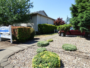 Stafford Square Apartments in Salem, OR - Foto de edificio - Building Photo