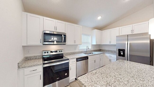 2288 Whiteside Ave SE in Palm Bay, FL - Foto de edificio - Building Photo